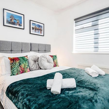 Heathrow 2-Bedroom Maisonette With Parking West Drayton  Exterior photo