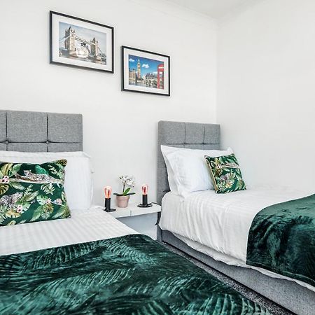 Heathrow 2-Bedroom Maisonette With Parking West Drayton  Exterior photo