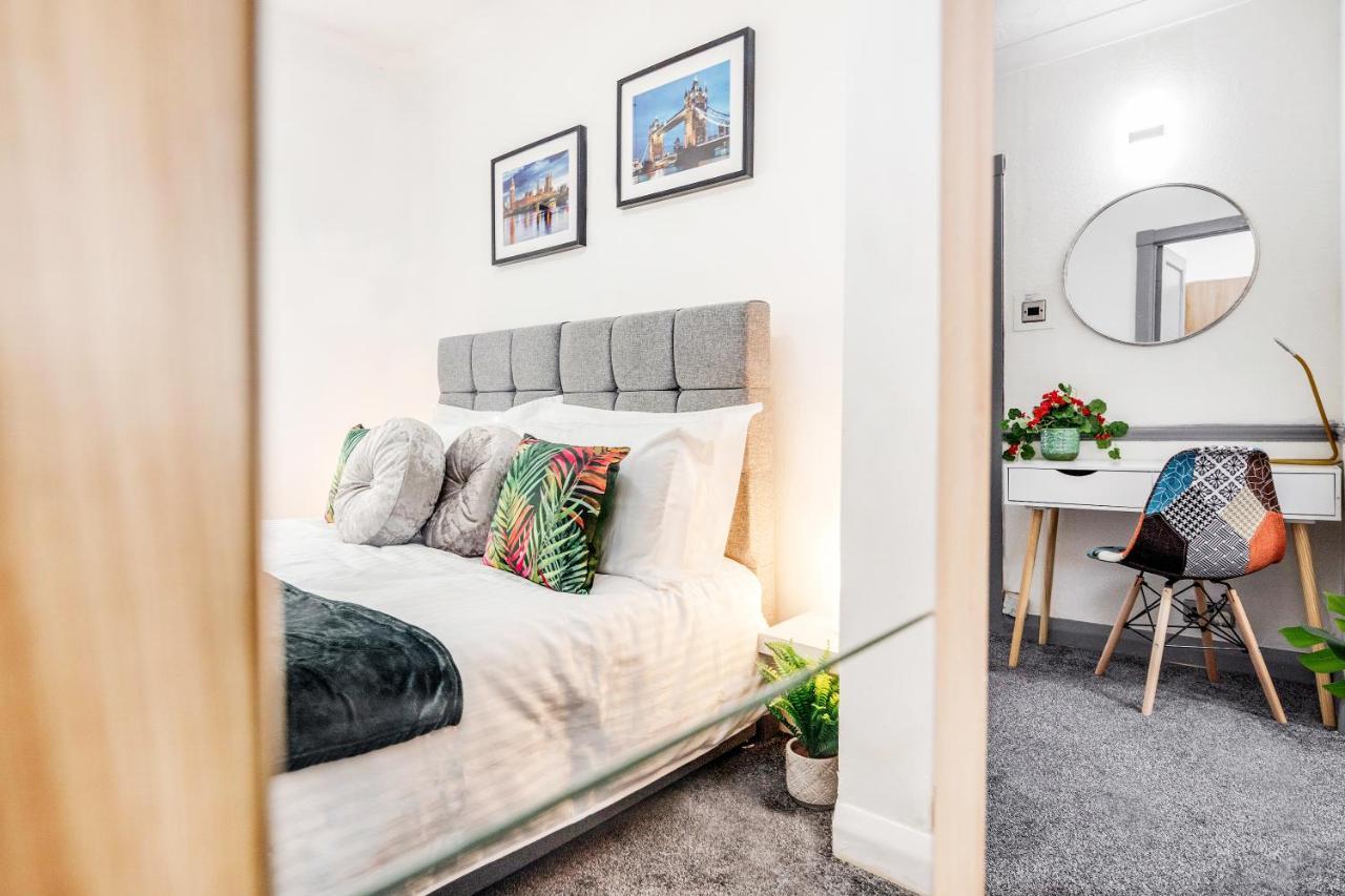Heathrow 2-Bedroom Maisonette With Parking West Drayton  Exterior photo