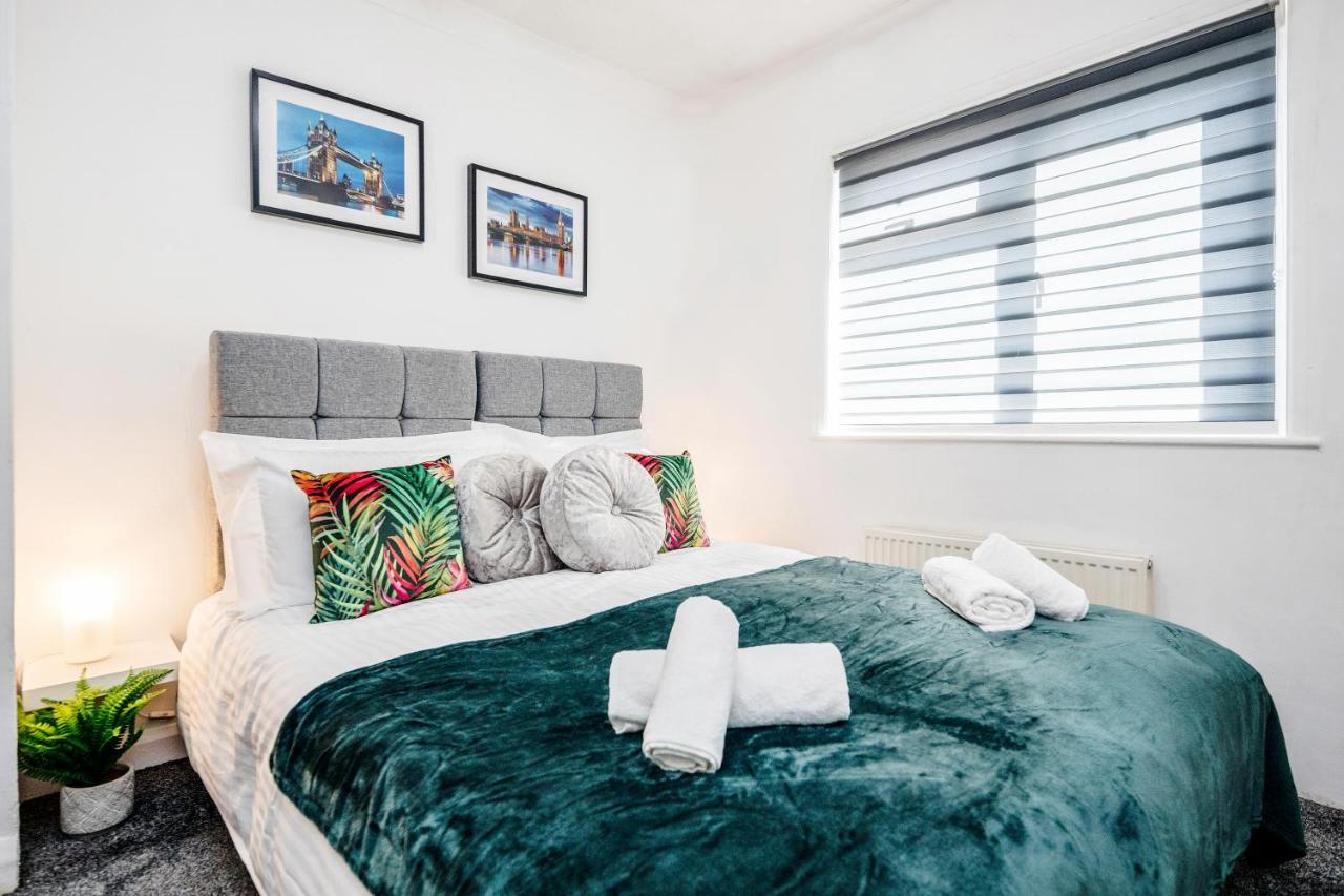 Heathrow 2-Bedroom Maisonette With Parking West Drayton  Exterior photo
