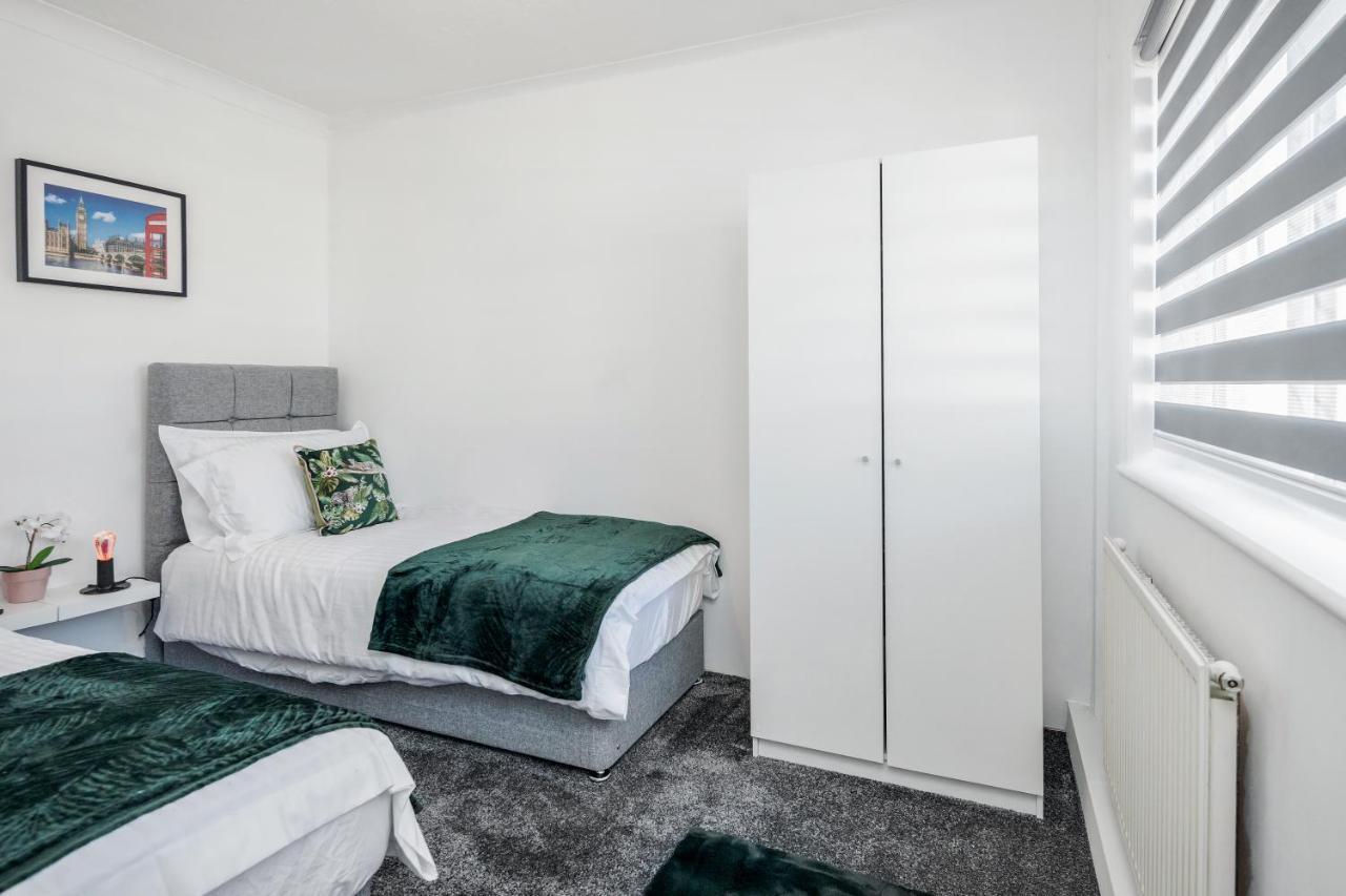 Heathrow 2-Bedroom Maisonette With Parking West Drayton  Exterior photo