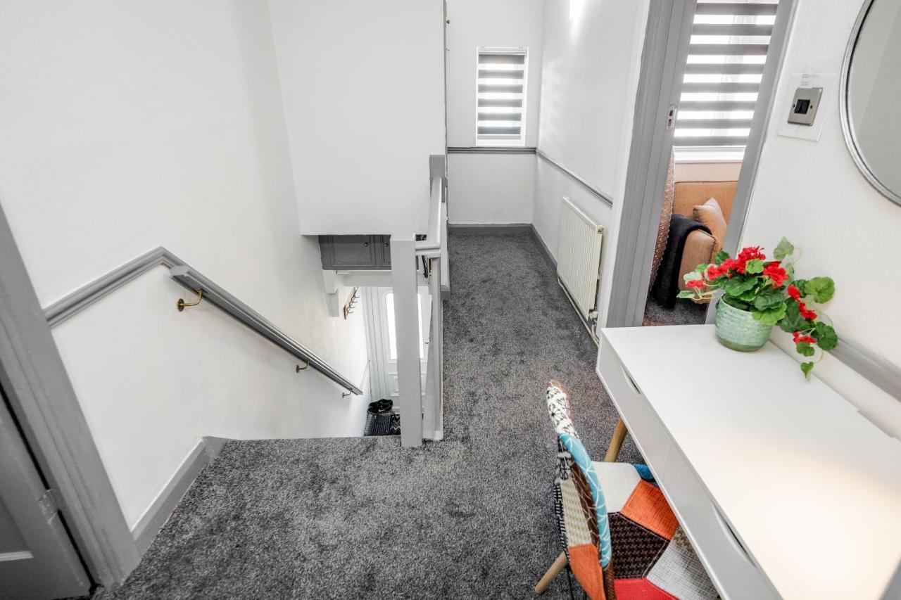 Heathrow 2-Bedroom Maisonette With Parking West Drayton  Exterior photo